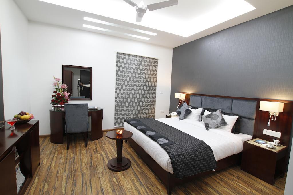 Hotel Prem Plaza Karnāl Εξωτερικό φωτογραφία