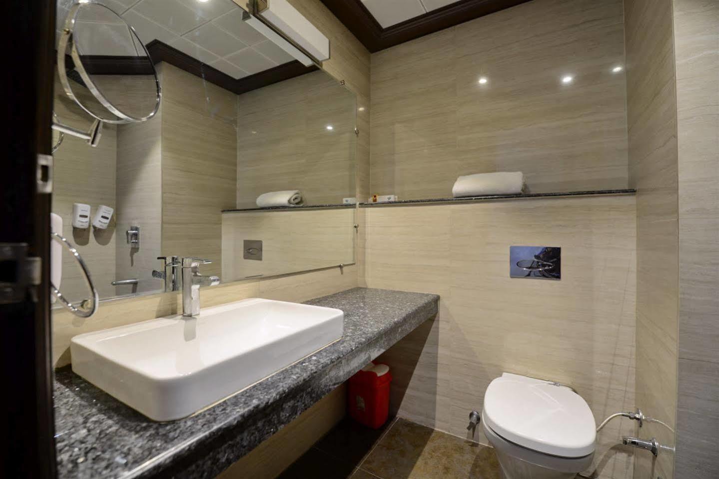 Hotel Prem Plaza Karnāl Εξωτερικό φωτογραφία